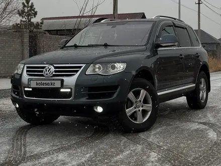 Volkswagen Touareg 2007 года за 10 200 000 тг. в Алматы – фото 2