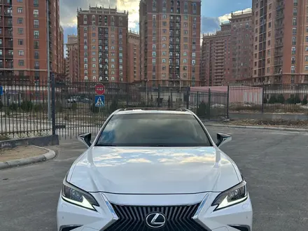 Lexus ES 250 2020 года за 21 000 000 тг. в Актау