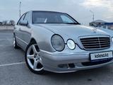 Mercedes-Benz E 320 2000 года за 5 900 000 тг. в Жанаозен – фото 3
