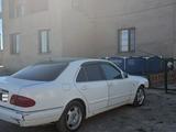 Mercedes-Benz E 200 1995 года за 700 000 тг. в Бейнеу – фото 4