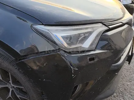 Toyota RAV4 2018 года за 9 800 000 тг. в Астана – фото 2