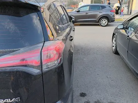 Toyota RAV4 2018 года за 9 800 000 тг. в Астана – фото 6