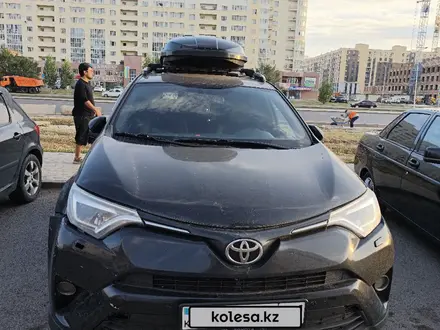 Toyota RAV4 2018 года за 9 800 000 тг. в Астана
