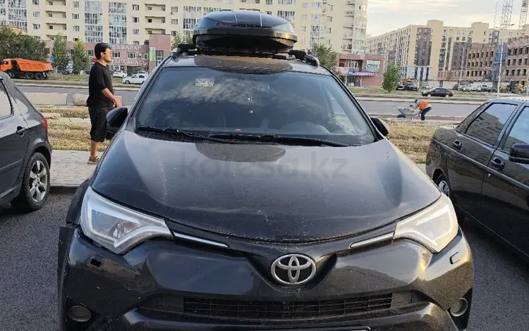 Toyota RAV4 2018 года за 9 800 000 тг. в Астана