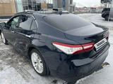 Toyota Camry 2018 года за 15 500 000 тг. в Павлодар – фото 2