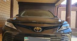 Toyota Camry 2021 года за 18 500 000 тг. в Шымкент – фото 2