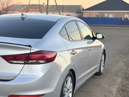 Hyundai Elantra 2018 года за 4 500 000 тг. в Атырау – фото 2