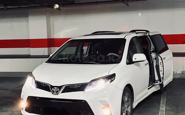 Toyota Sienna 2014 годаfor10 500 000 тг. в Тараз