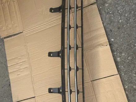 Решетка бампера LEXUS Lx570 за 3 000 тг. в Алматы