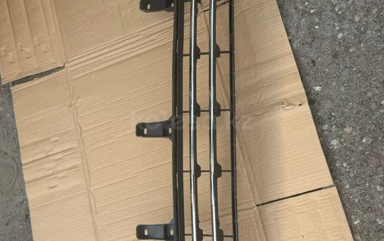 Решетка бампера LEXUS Lx570 за 3 000 тг. в Алматы