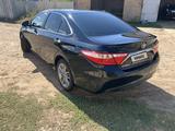 Toyota Camry 2015 года за 6 100 000 тг. в Уральск – фото 3