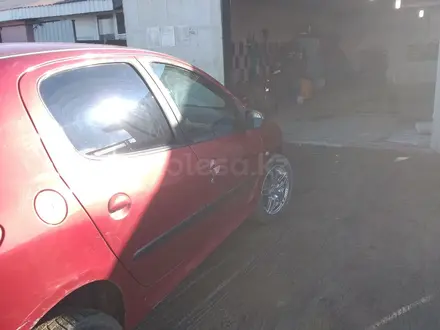 Peugeot 206 2003 года за 1 600 000 тг. в Хромтау – фото 2