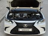 Lexus ES 250 2019 года за 18 500 000 тг. в Шымкент