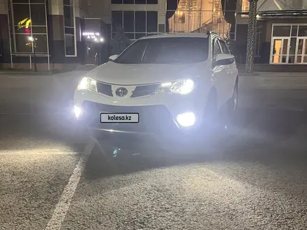 Toyota RAV4 2015 года за 9 000 000 тг. в Актобе – фото 15