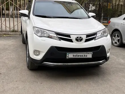 Toyota RAV4 2015 года за 9 000 000 тг. в Актобе