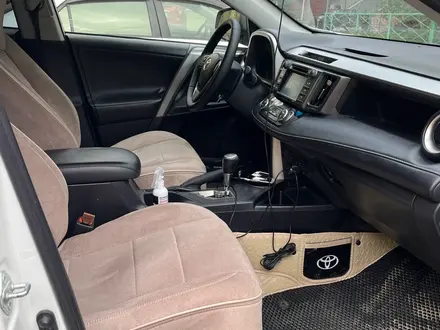 Toyota RAV4 2015 года за 9 000 000 тг. в Актобе – фото 5
