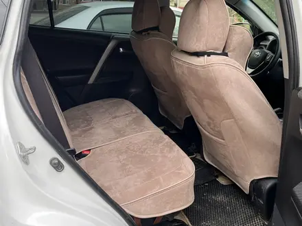 Toyota RAV4 2015 года за 9 000 000 тг. в Актобе – фото 6