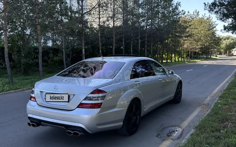 Mercedes-Benz S 550 2007 годаfor5 900 000 тг. в Астана