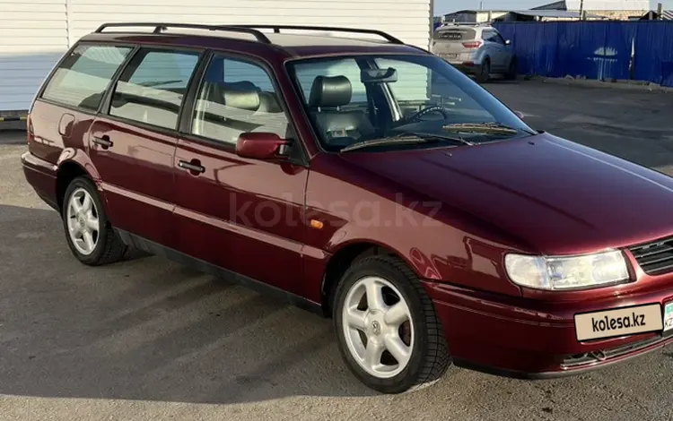 Volkswagen Passat 1995 годаfor2 700 000 тг. в Актобе