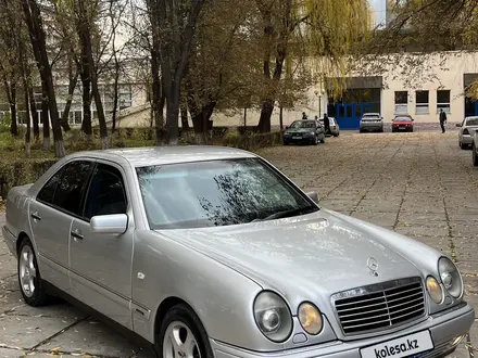 Mercedes-Benz E 320 1998 года за 4 300 000 тг. в Тараз – фото 3