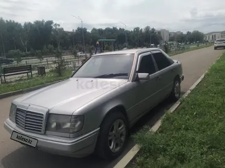 Mercedes-Benz E 200 1993 года за 1 700 000 тг. в Усть-Каменогорск – фото 3