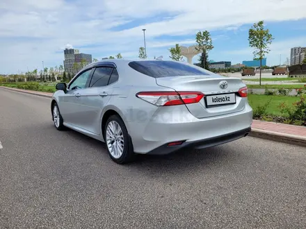 Toyota Camry 2019 года за 12 400 000 тг. в Астана – фото 5