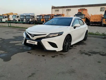 Toyota Camry 2018 года за 13 000 000 тг. в Семей – фото 12