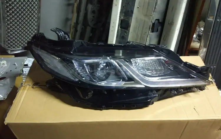 Фара передняя правая Тойота Камри 70 за 700 тг. в Астана