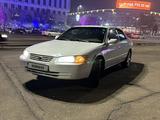 Toyota Camry 1998 годаfor3 650 000 тг. в Алматы – фото 5