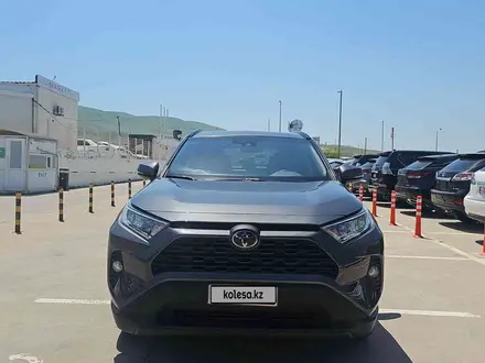 Toyota RAV4 2020 года за 10 000 000 тг. в Алматы