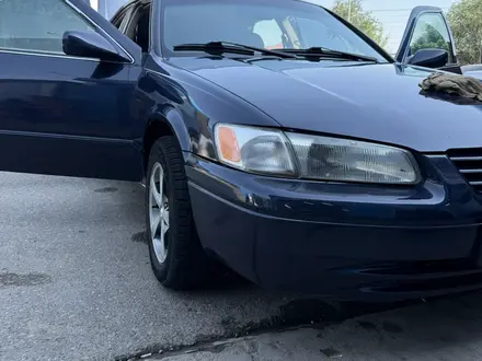 Toyota Camry 1999 года за 3 000 000 тг. в Алматы – фото 4