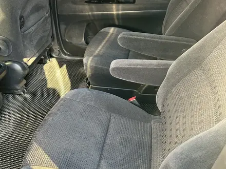 Toyota Ipsum 2003 года за 5 200 000 тг. в Атырау – фото 15
