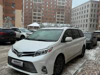 Toyota Sienna 2015 годаfor11 500 000 тг. в Астана