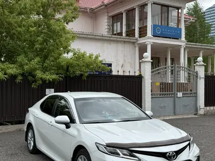 Toyota Camry 2021 года за 13 650 000 тг. в Астана – фото 3