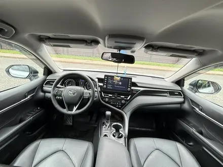 Toyota Camry 2021 года за 13 650 000 тг. в Астана – фото 7