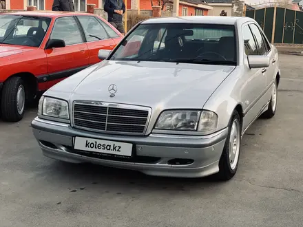 Mercedes-Benz C 240 1998 года за 3 700 000 тг. в Алматы – фото 2