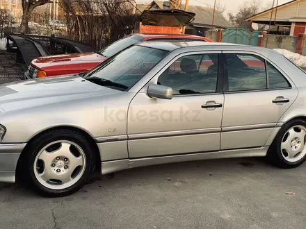 Mercedes-Benz C 240 1998 года за 3 700 000 тг. в Алматы