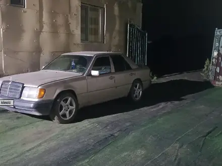 Mercedes-Benz E 230 1989 года за 800 000 тг. в Семей – фото 3