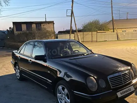 Mercedes-Benz E 280 1996 года за 2 750 000 тг. в Семей – фото 2