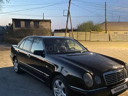 Mercedes-Benz E 280 1996 года за 2 750 000 тг. в Семей – фото 3