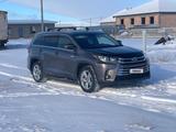 Toyota Highlander 2019 года за 16 000 000 тг. в Жезказган