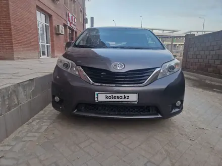 Toyota Sienna 2011 года за 10 750 000 тг. в Атырау – фото 4