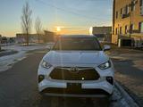 Toyota Highlander 2022 года за 40 000 000 тг. в Уральск