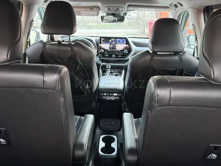 Toyota Highlander 2022 года за 40 000 000 тг. в Уральск – фото 18
