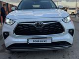 Toyota Highlander 2022 года за 40 000 000 тг. в Уральск – фото 2