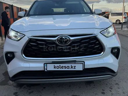 Toyota Highlander 2022 года за 40 000 000 тг. в Уральск – фото 2
