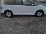 Volkswagen Touran 2007 года за 3 000 000 тг. в Шымкент – фото 4