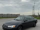 Toyota Camry 2001 года за 3 000 000 тг. в Шымкент – фото 2