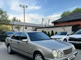 Mercedes-Benz E 240
