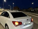 Chevrolet Cruze 2012 года за 3 000 000 тг. в Атырау – фото 2
